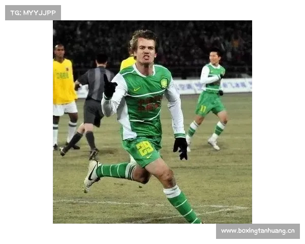 塞蒂恩现身国安训练场深情宣讲告别信球迷齐声祝福送上真挚送别